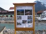 Informationstafeln an der Loisach