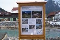 Infotafeln an der Loisach